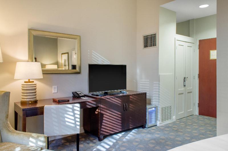 اتاق پرمیوم, Omni Riverfront New Orleans