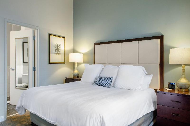 اتاق پرمیوم, Omni Riverfront New Orleans