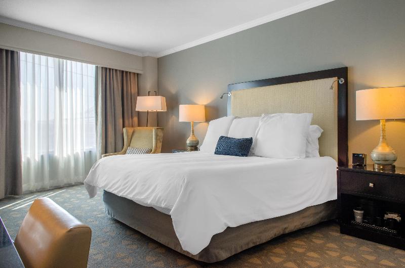 스탠다드 룸 킹사이즈 침대, Omni Riverfront New Orleans