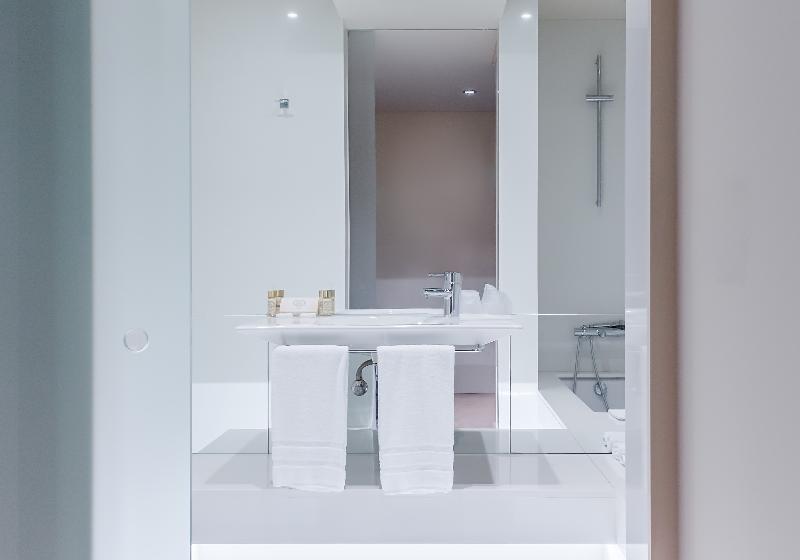 带大床的豪华间, Wingate By Wyndham Mechanicsburg