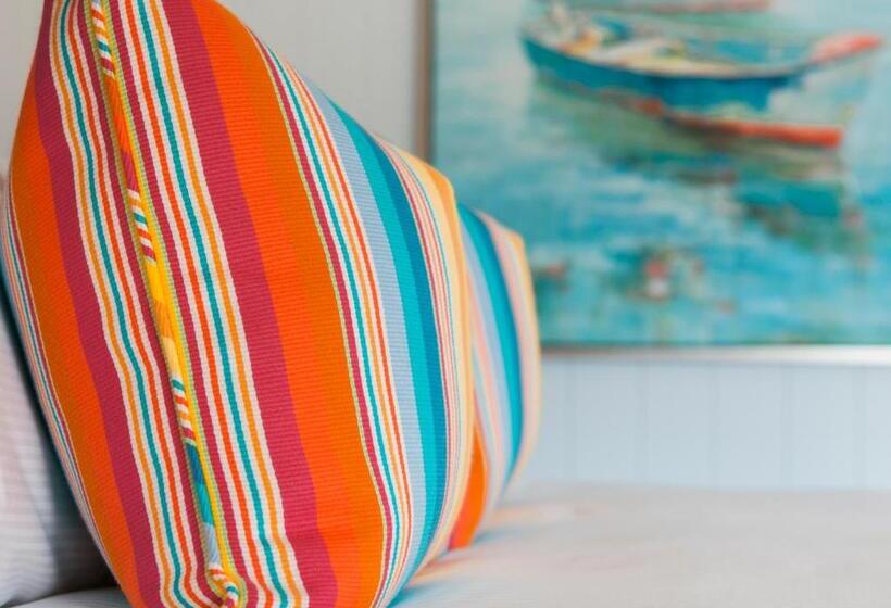 스탠다드 룸 킹사이즈 침대, Yachtsman Lodge & Marina