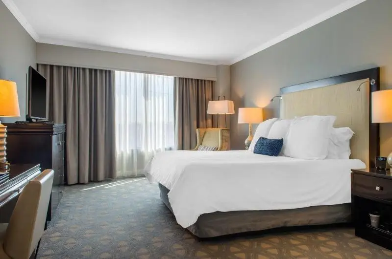 غرفة ديلوكس سرير كينج, Riverfront Hotel New Orleans