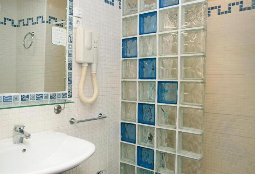 Номер Стандарт Трехместный, Be Ramblas Guest House