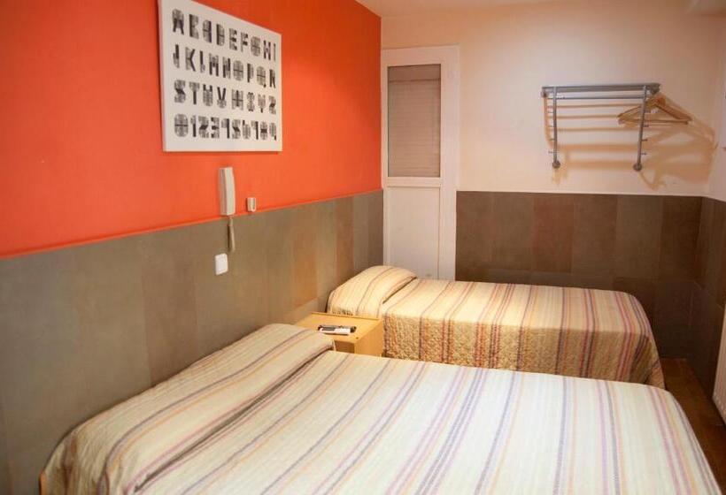 اتاق استاندارد سه نفره, Be Ramblas Guest House