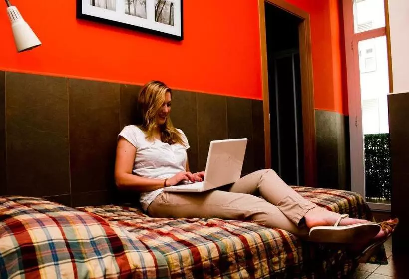 اتاق استاندارد با سرویس بهداشتی مشترک, Be Ramblas Guest House