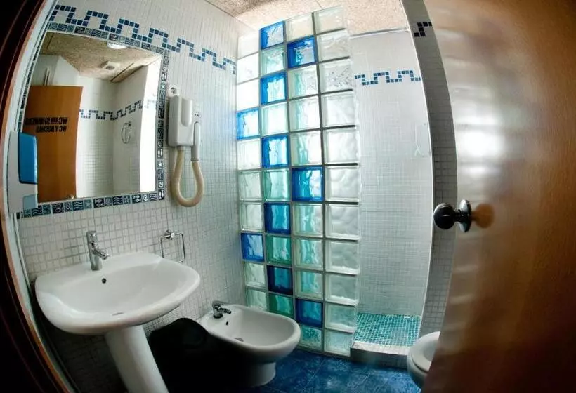 اتاق استاندارد با سرویس بهداشتی مشترک, Be Ramblas Guest House