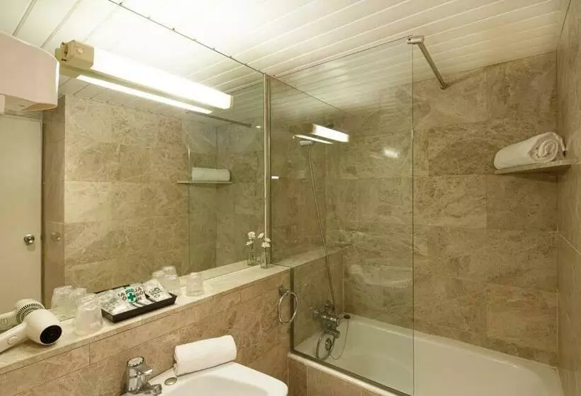 اتاق استاندارد چهار تخته, Alp Hotel Masella