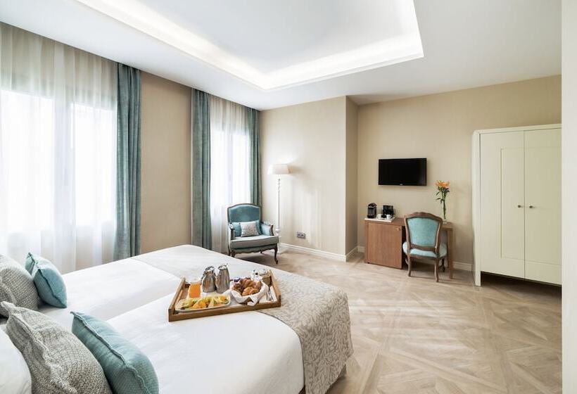 Номер Стандарт Трехместный, Colón Hotel Barcelona