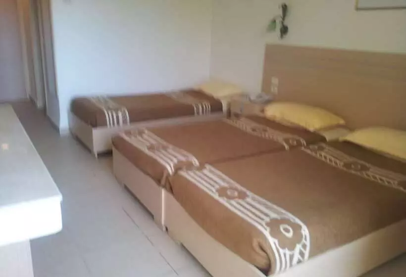 اتاق استاندارد سه نفره, Dar Khayam