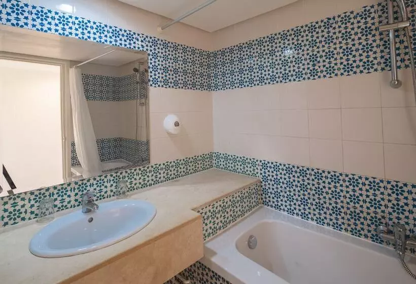 اتاق استاندارد چهار تخته, Dar Khayam