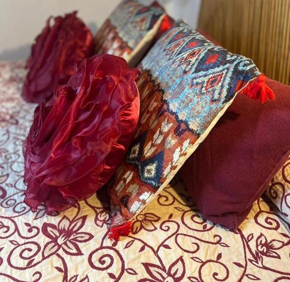 スタンダードトリプルルーム, El Bricial