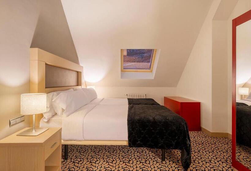 デュプレックスのジュニアスイート, Eurostars Royal Tanau