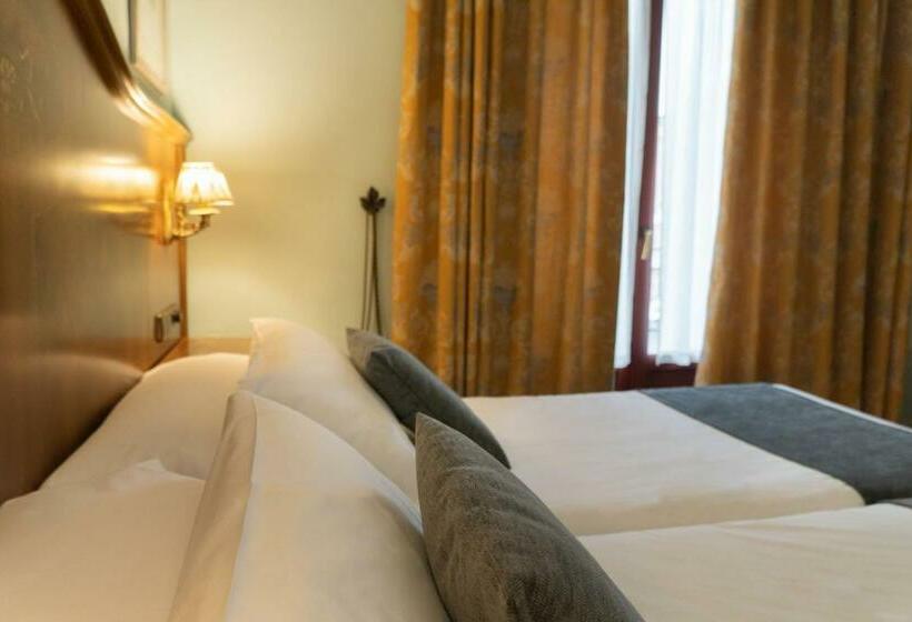 اتاق سوپریور, Alda Mercado De Zamora