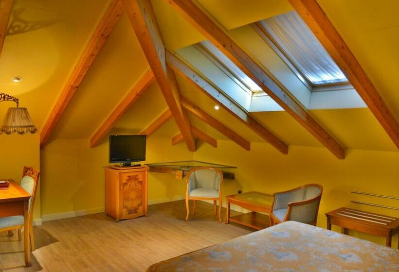 اتاق سوپریور, Alda Mercado De Zamora