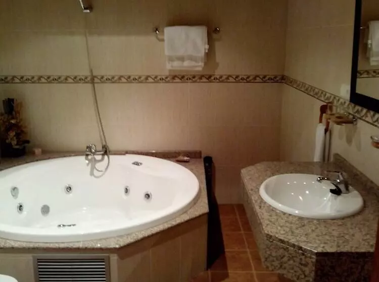 4 Bett Standardzimmer, Hostal Piñera