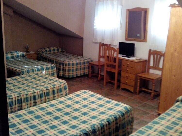 4인용 스탠다드 룸, Hostal Piñera