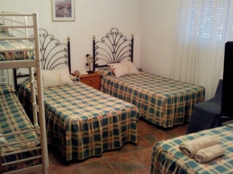 Standard Neljän Hengen Huone, Hostal Piñera