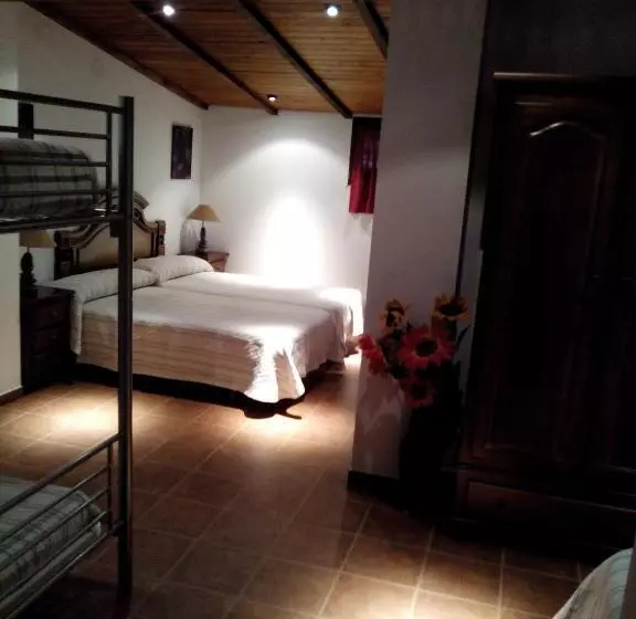 4 Bett Standardzimmer, Hostal Piñera