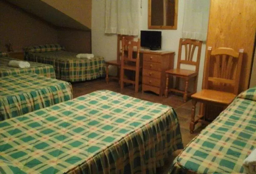 4 Bett Standardzimmer, Hostal Piñera