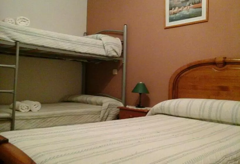 3-Bett-Standardzimmer, Hostal Piñera