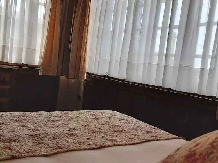 Standardzimmer, Marqués De La Moral