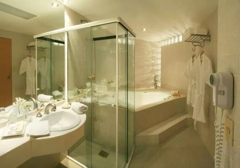 デラックスルーム, Plaza Real Suites