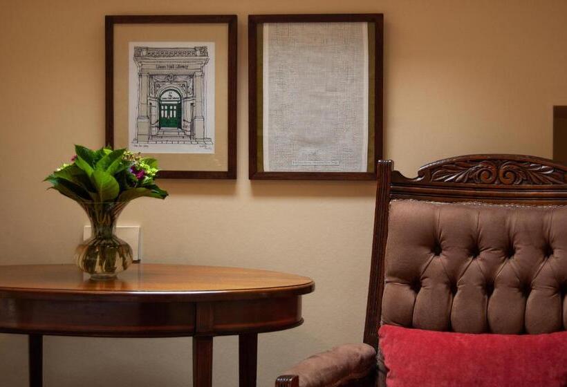 חדר דלוקס, Ravenhill House