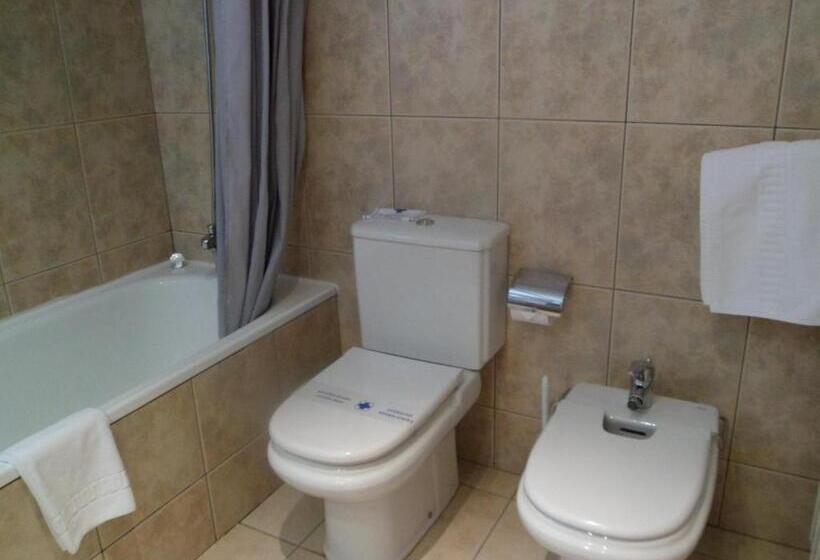 标准三人间, Wuau! Hotel Segle Xx