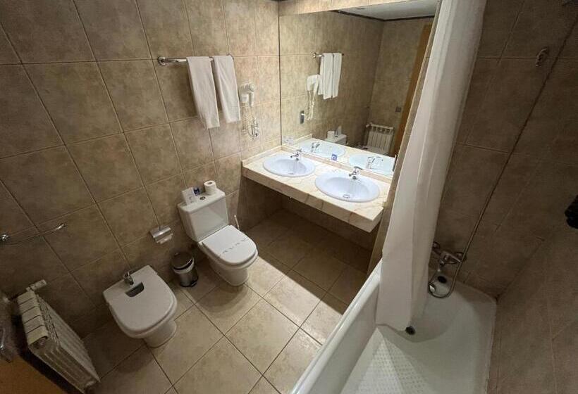 标准三人间, Wuau! Hotel Segle Xx