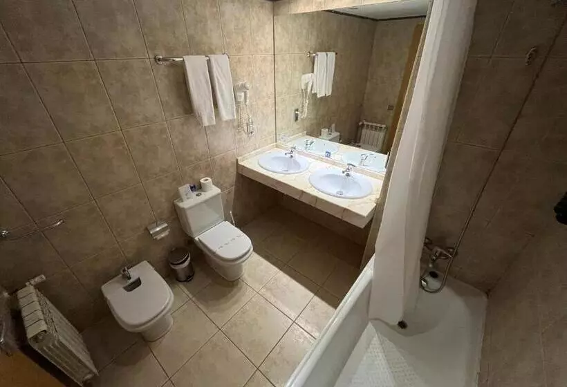 اتاق استاندارد سه نفره, Wuau! Hotel Segle Xx