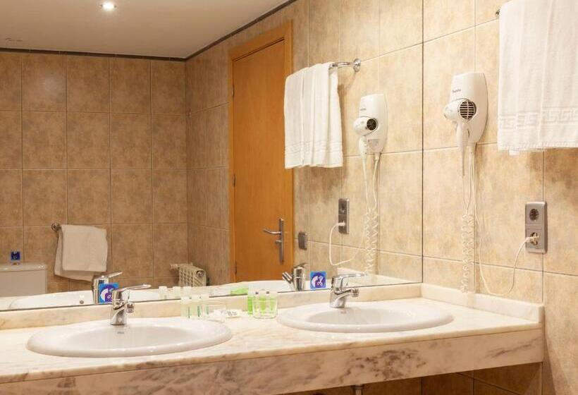 标准三人间, Wuau! Hotel Segle Xx