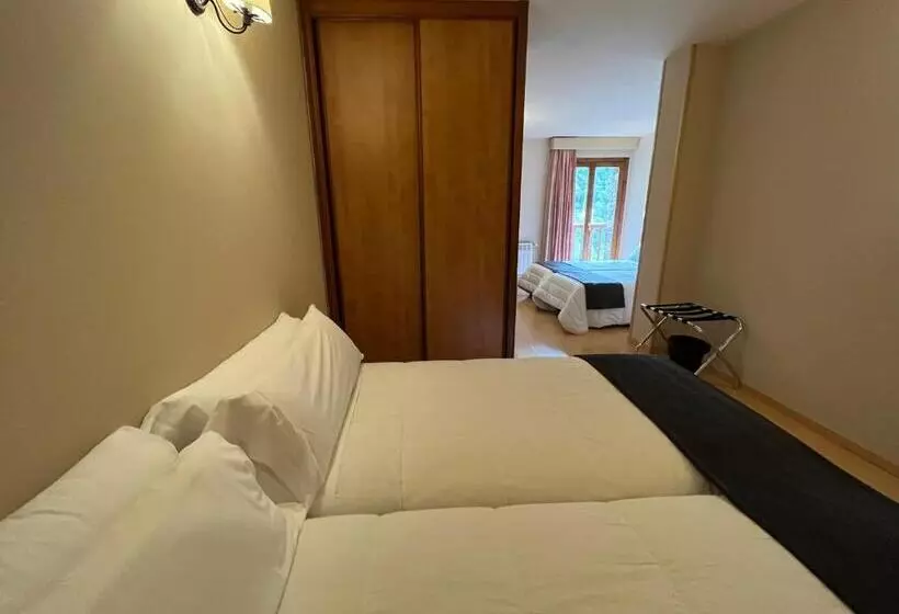 اتاق خانوادگی, Wuau! Hotel Segle Xx