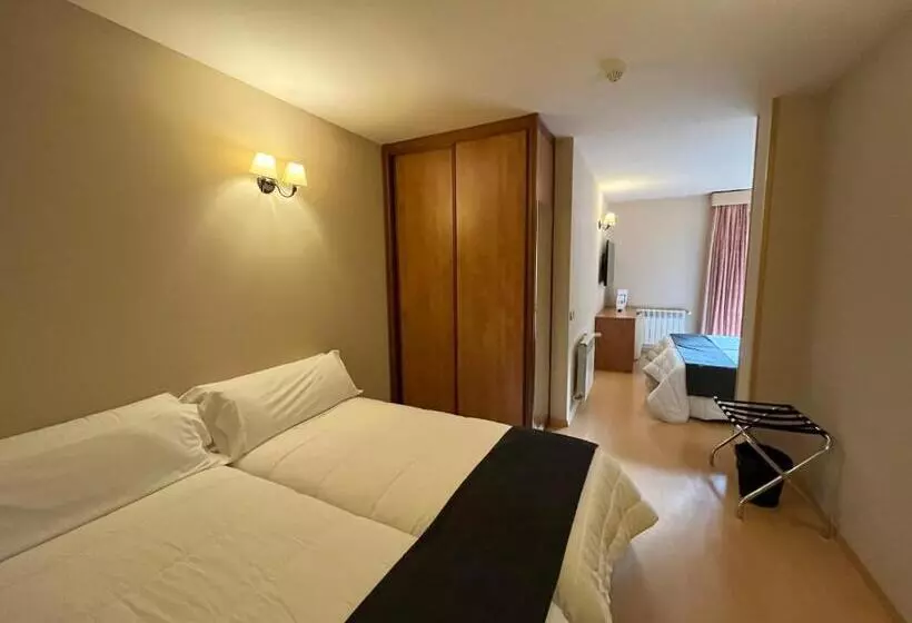 اتاق خانوادگی, Wuau! Hotel Segle Xx
