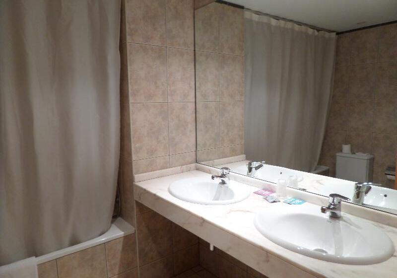 اتاق استاندارد سه نفره, Wuau! Hotel Segle Xx