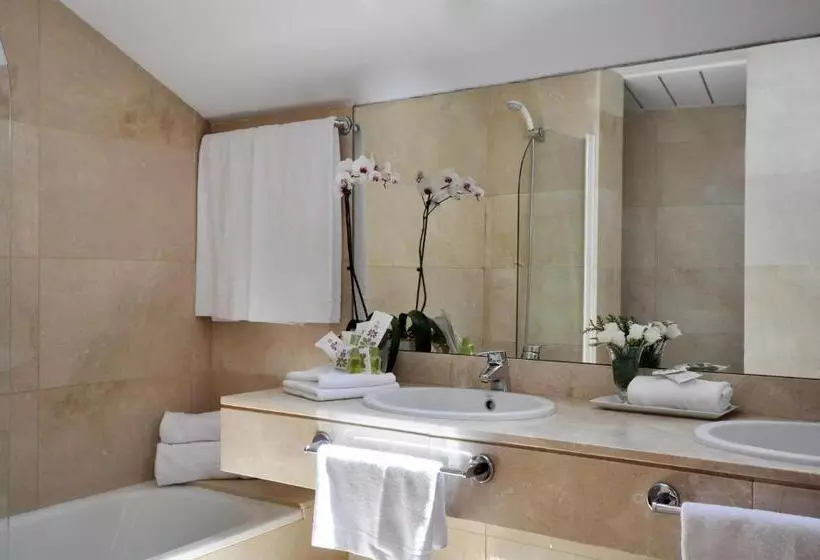 اتاق سوپریور سه تخته, Suite Prado