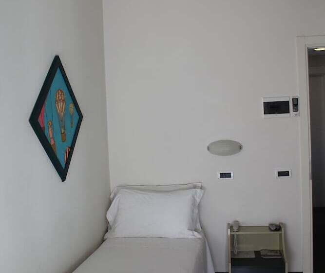 スタンダードシングルルーム, Universal