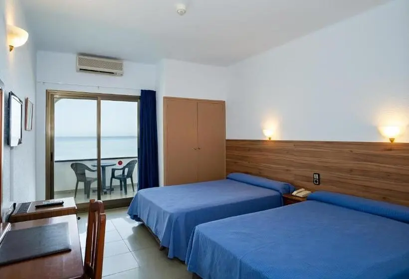 اتاق استاندارد چهار تخته با چشم‌انداز دریا, Medplaya Hotel Vistamar Costa Dorada
