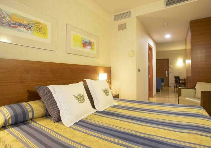 חדר סטנדרט לשלושה, Sercotel Palacio De Tudemir