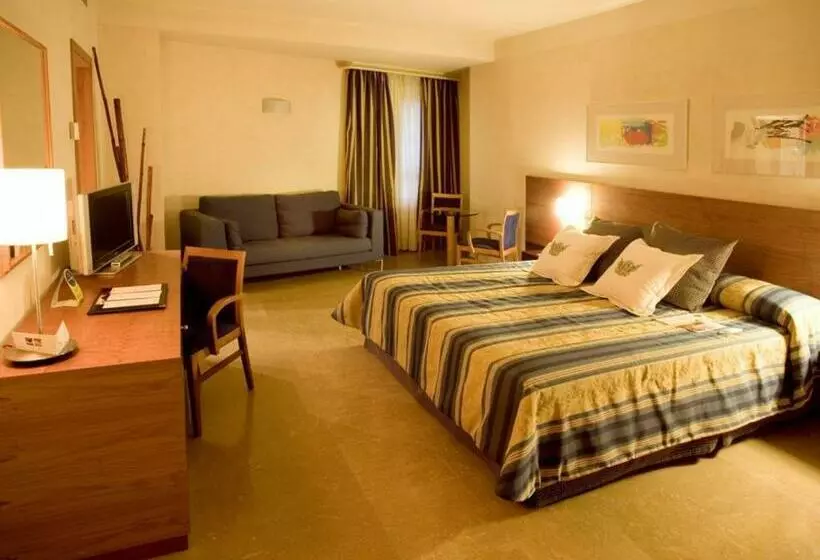 اتاق استاندارد سه نفره, Sercotel Palacio De Tudemir