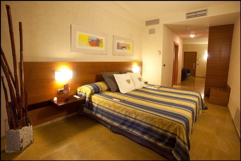 חדר סטנדרט לשלושה, Sercotel Palacio De Tudemir