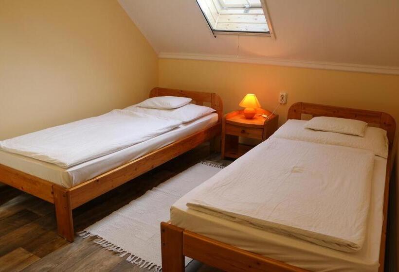 标准间, Hartmann Panzió