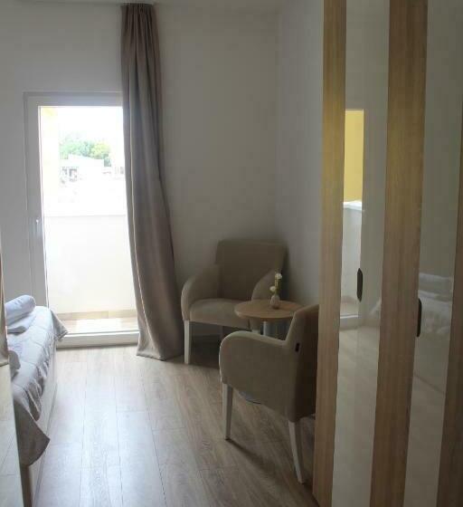 اتاق لوکس با بالکن, Vesna