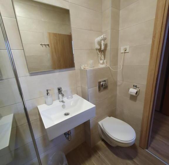 اتاق لوکس با بالکن, Vesna