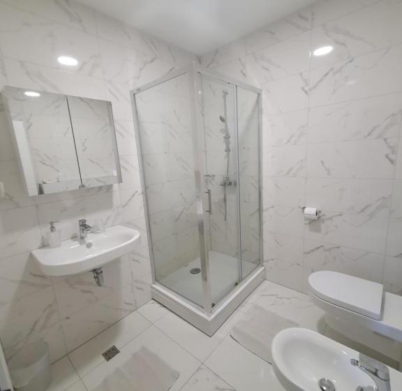 اتاق لوکس سه تخته, Vesna