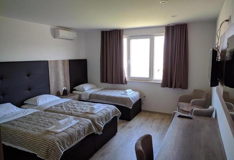 اتاق لوکس سه تخته, Vesna