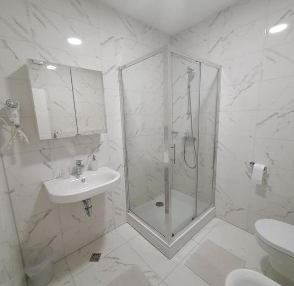 اتاق لوکس چهار تخته, Vesna