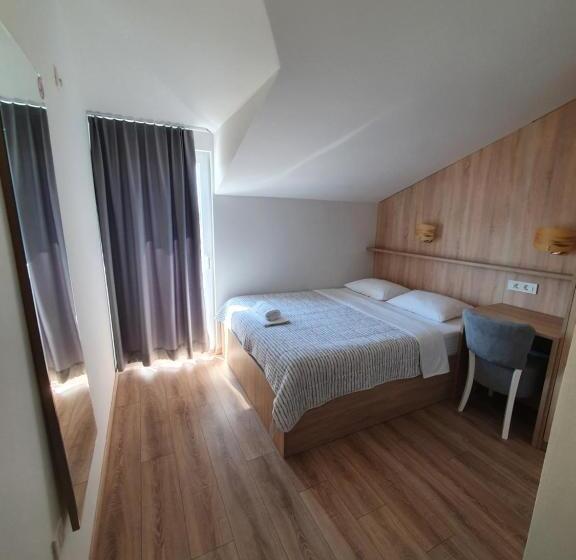 اتاق استاندارد یک تخته با بالکن, Vesna