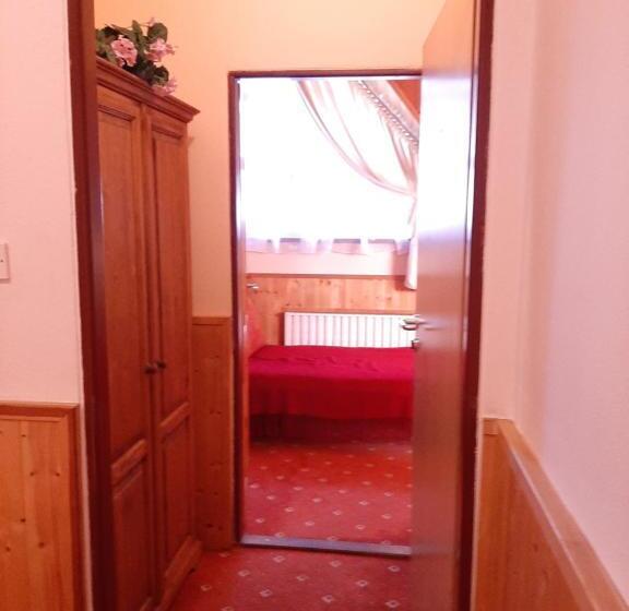 غرفة قياسية ثلاثية, Garni Hotel Asas