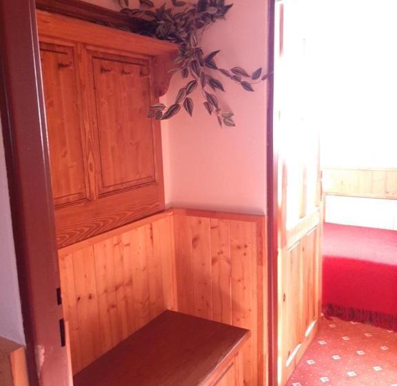 غرفة قياسية ثلاثية, Garni Hotel Asas