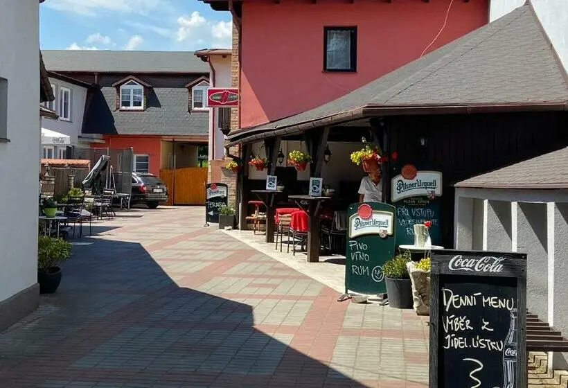 スイート, Penzion A Restaurace Na Jízdárně